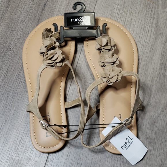 Rue21 Shoes - Rue21 Sandals with Flowers - Size 9